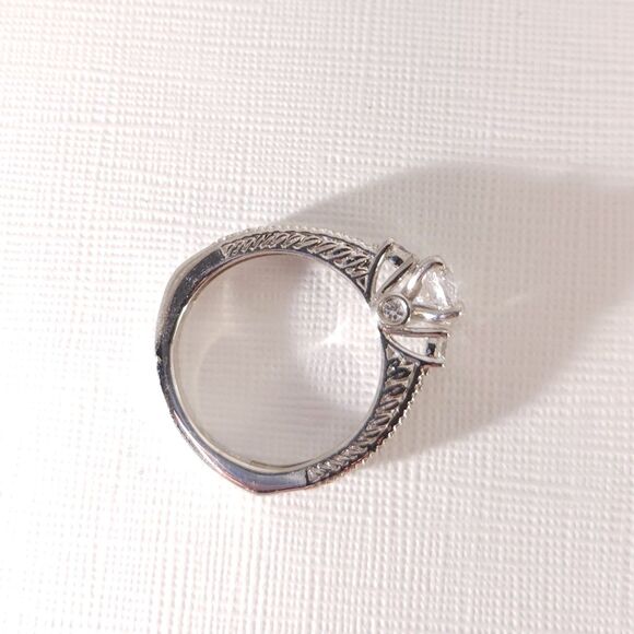 Simulated Diamond Ring J Francis SWAROVSKI 2 Carats tw Size 9 - Picture 5 of 11